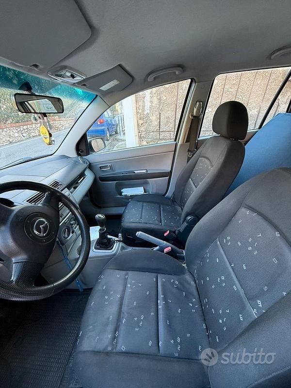 Usata Mazda 2 2000 Grigio Monovolume