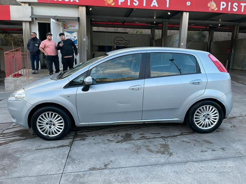 Usata Fiat Grande Punto 75 CV (55 kW) 2006 Grigio Utilitaria