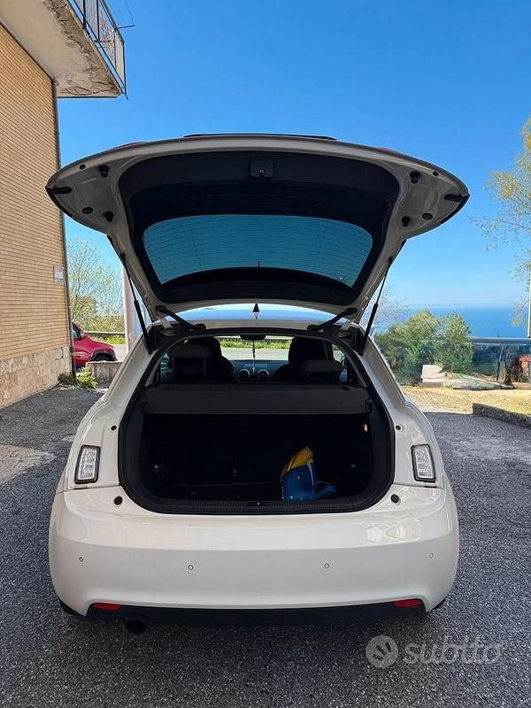 Usata Audi A1 Ambition 105 CV (77 kW) 2011 Bianco Utilitaria