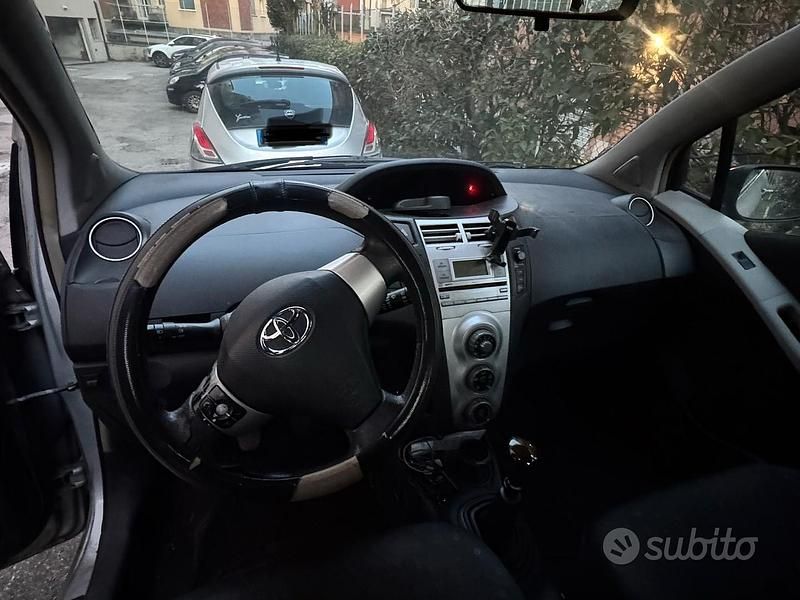 Usata Toyota Yaris 2009 Grigio Utilitaria
