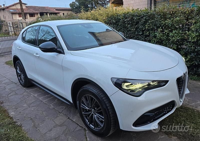 Usata Alfa Romeo Stelvio Sprint 210 CV (154 kW) 2023 Bianco SUV