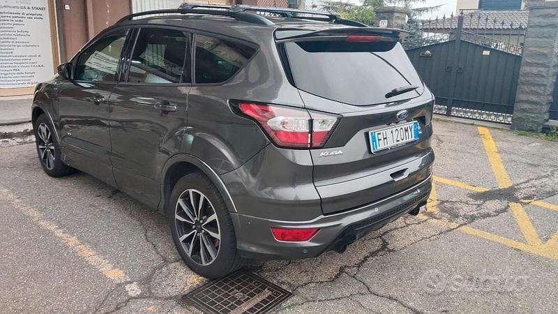 Usata Ford Kuga ST-Line 150 CV (110 kW) 2017 Nero SUV