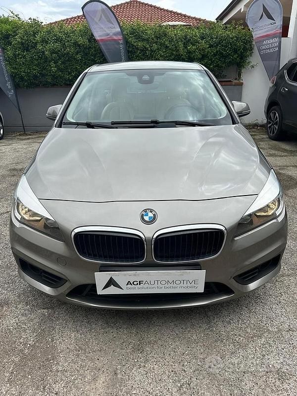 Usata BMW 218 Luxury Line 150 CV (110 kW) 2015 Grigio Station wagon