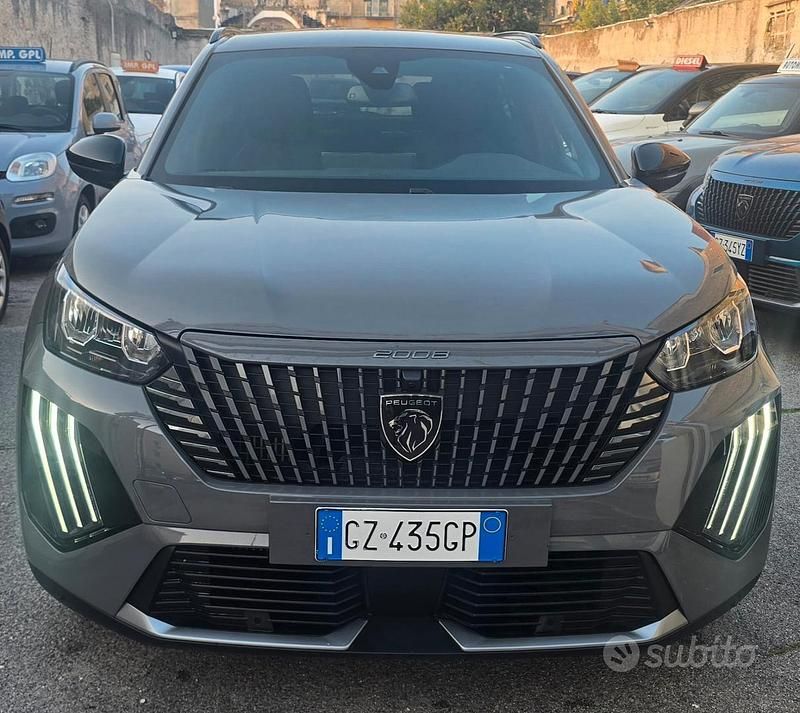 Usata Peugeot 2008 Allure 101 CV (74 kW) 2025 Grigio SUV