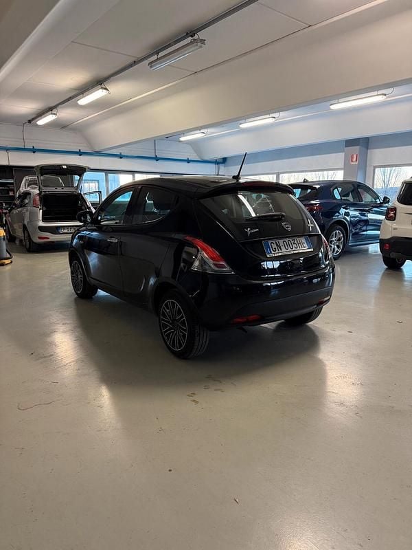Usata Lancia Ypsilon Gold 69 CV (50 kW) 2023 Nero Utilitaria