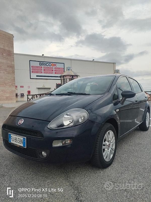 Blu Usata 2015 Fiat Punto Tre volumi | 4000 € (Super prezzo) - Immagine 1/4