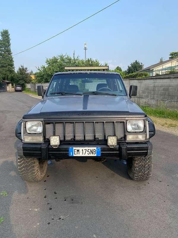 Usata Jeep Cherokee 174 CV (127 kW) 1990 Grigio SUV