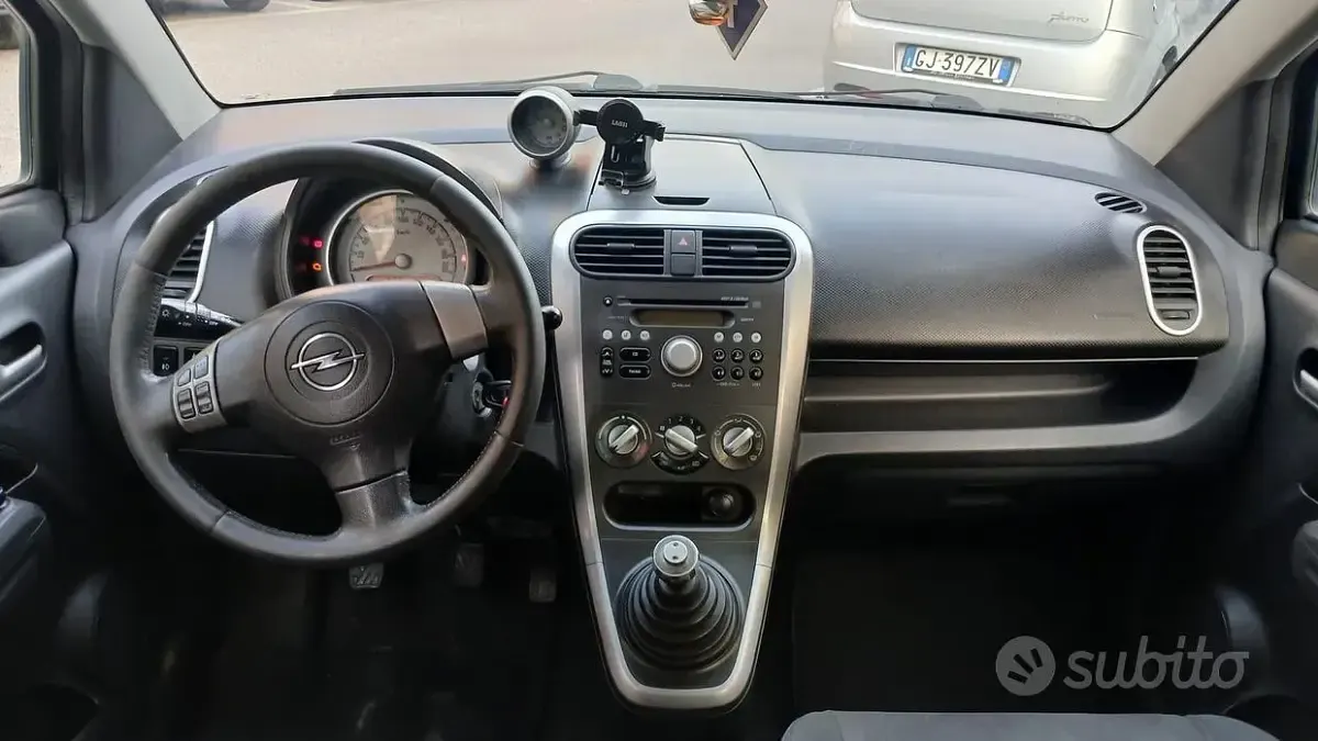 Usata Opel Agila 65 CV (47 kW) 2008 Verde Utilitaria