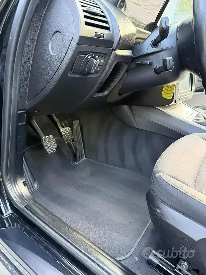 Usata BMW 120 177 CV (130 kW) 2010 Nero Utilitaria