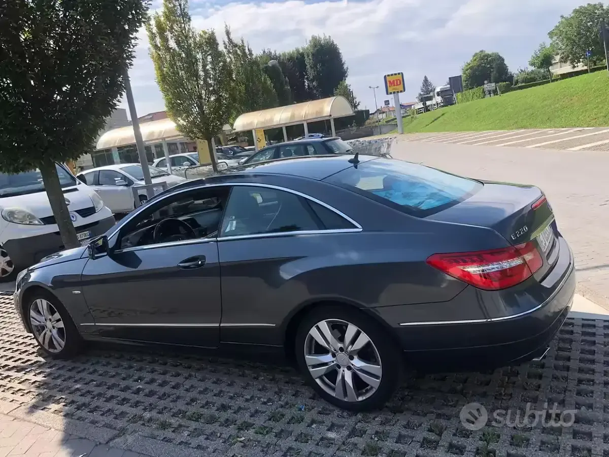 Usata Mercedes E220 2011 Grigio Coupé