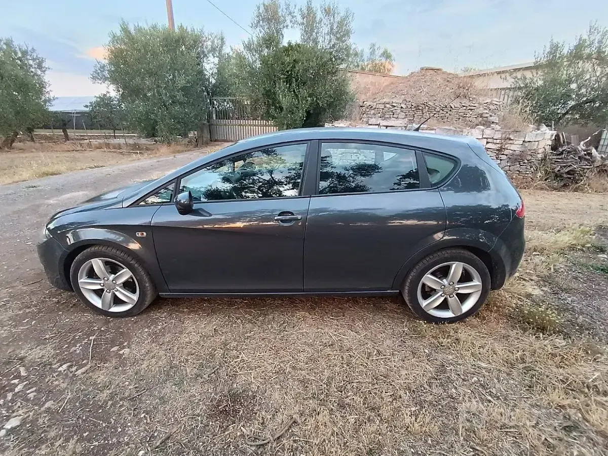 Usata Seat Leon 105 CV (77 kW) 2006 Grigio Utilitaria