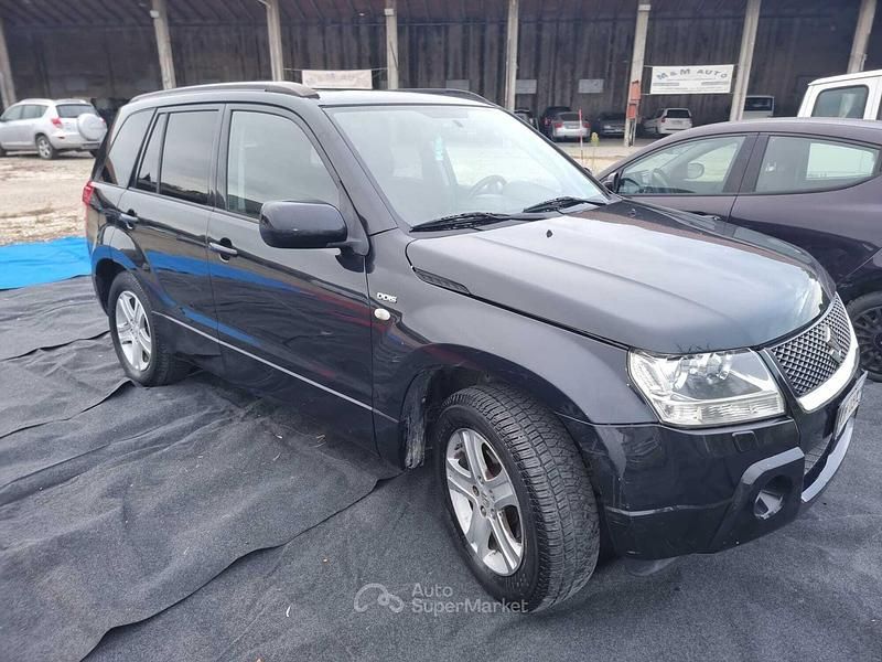 Second-hand Suzuki Grand Vitara 129 CP (94 kW) 2007 Negru SUV