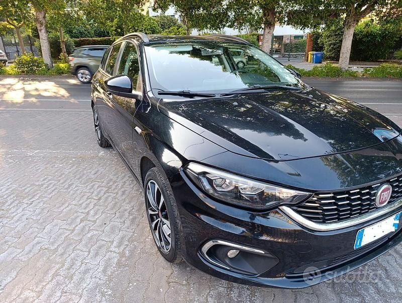 Usata Fiat Tipo Lounge 120 CV (88 kW) 2017 Nero Station wagon