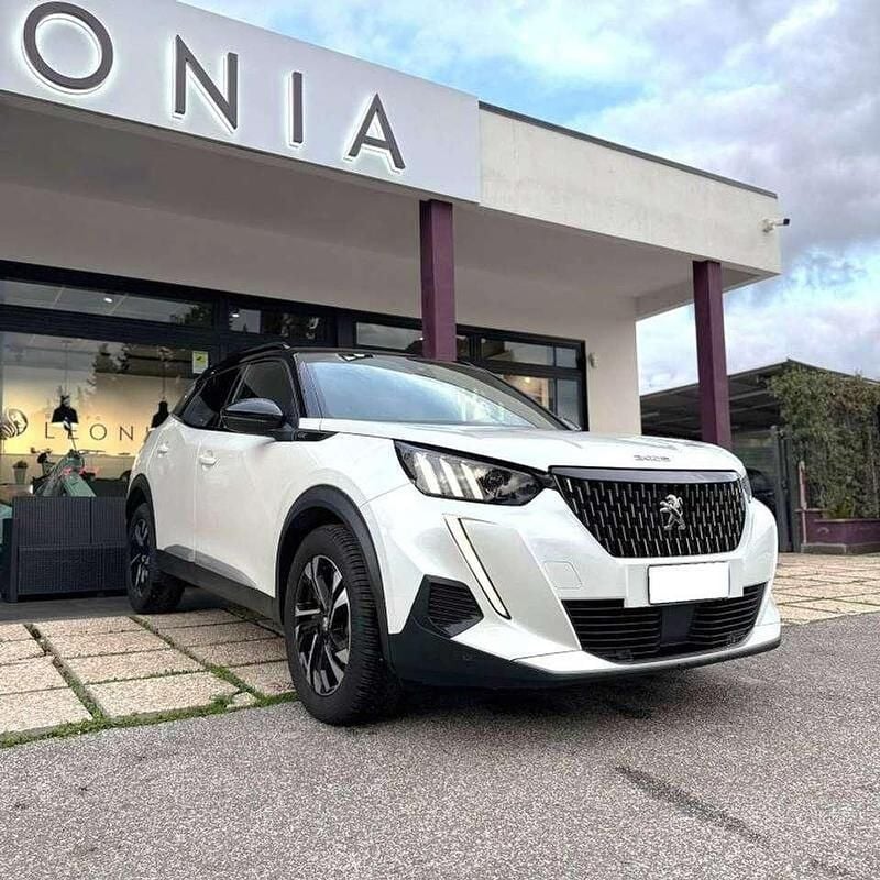 Usata Peugeot 2008 GT 131 CV (96 kW) 2023 Bianco madreperla SUV