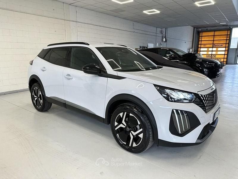 Usata Peugeot 2008 Allure 101 CV (74 kW) 2025 Bianco SUV