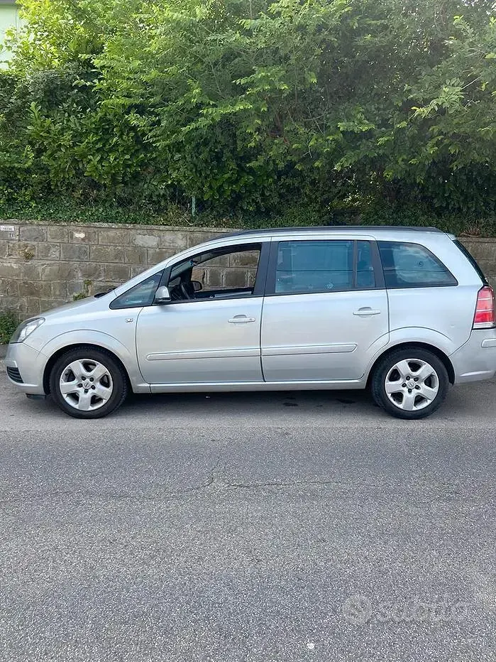 Usata Opel Zafira 120 CV (88 kW) 2006 Monovolume