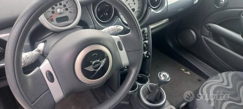 Usata Mini ONE 90 CV (66 kW) 2004 Utilitaria