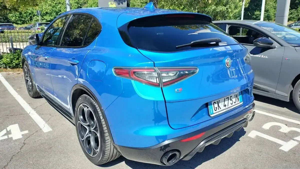 Usata Alfa Romeo Stelvio Veloce 209 CV (153 kW) 2023 Blu/azzurro SUV