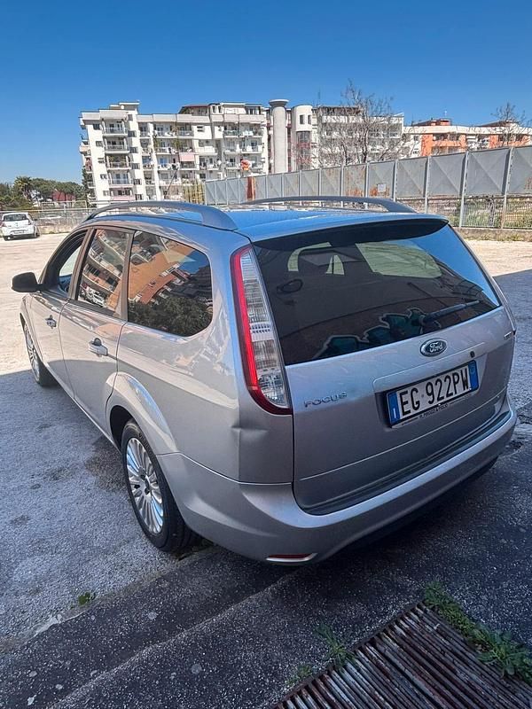 Usata Ford Focus 110 CV (80 kW) 2011 Argento Station wagon
