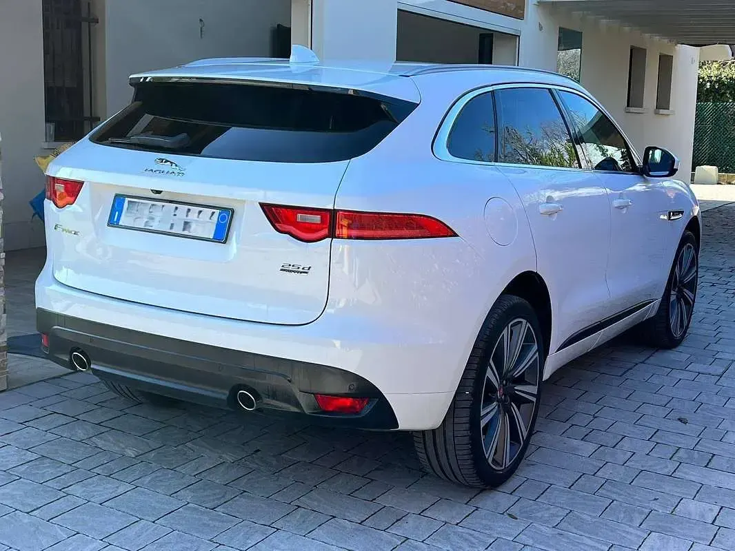 Usata Jaguar F-Pace R-Sport 241 CV (177 kW) 2018 Bianco SUV
