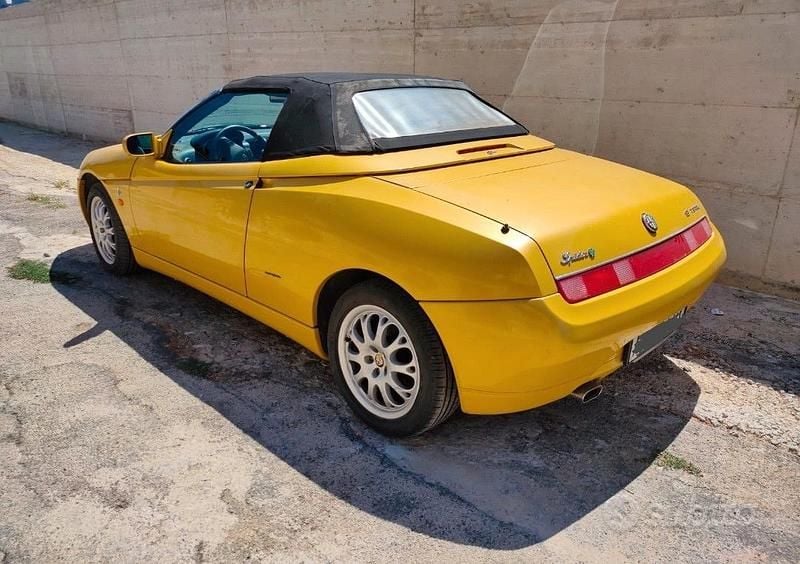 Usata Alfa Romeo GTV 144 CV (105 kW) 1998 Giallo Coupé