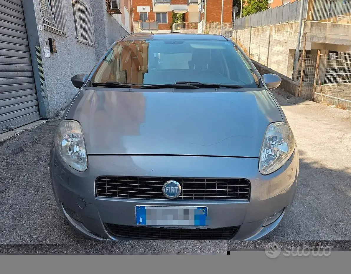 Usata Fiat Grande Punto Dynamic 65 CV (47 kW) 2006 Grigio Utilitaria