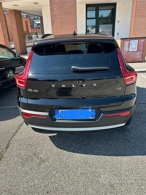 Usata Volvo XC40 129 CV (94 kW) 2023 Nero SUV