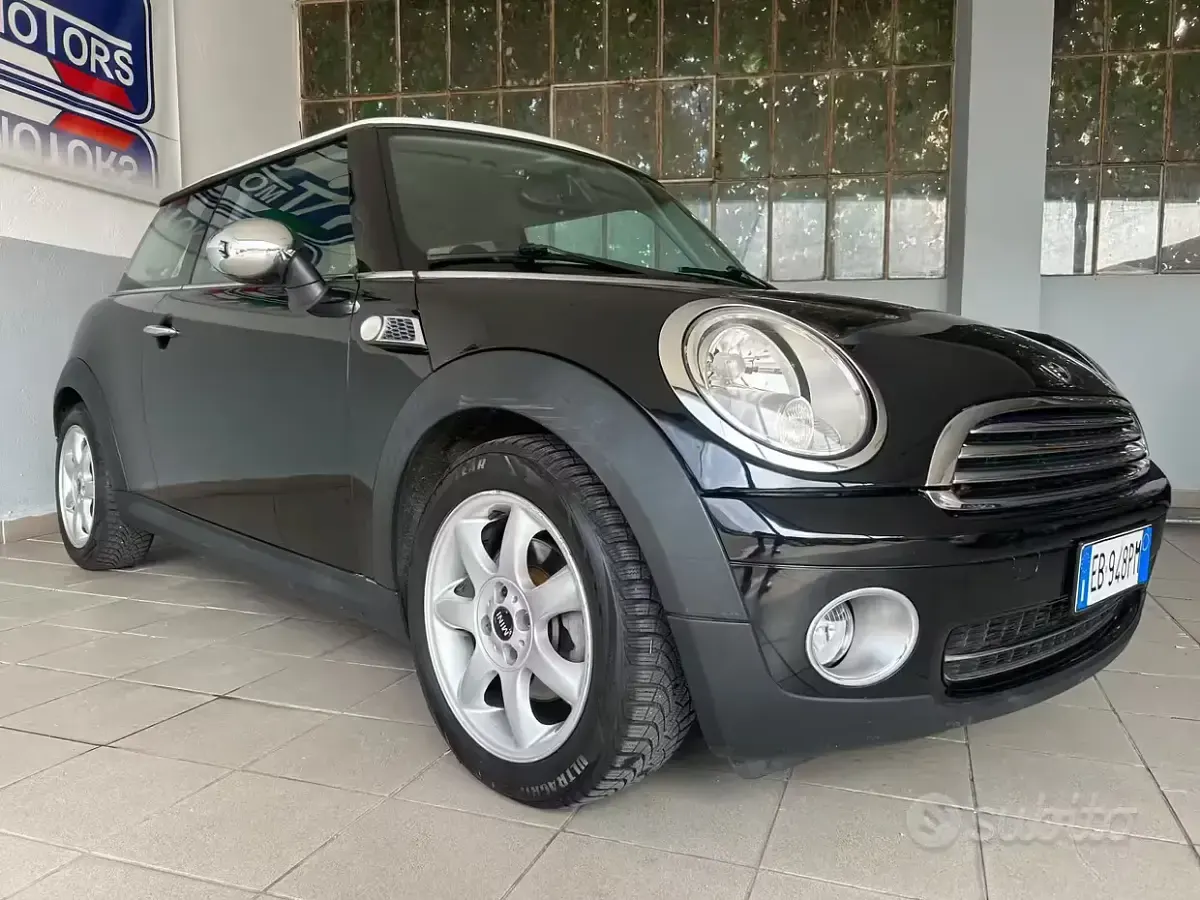Usata Mini Cooper 122 CV (89 kW) 2010 Nero Utilitaria