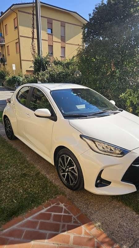 Usata Toyota Yaris Hybrid Trend 92 CV (67 kW) 2022 Berlina