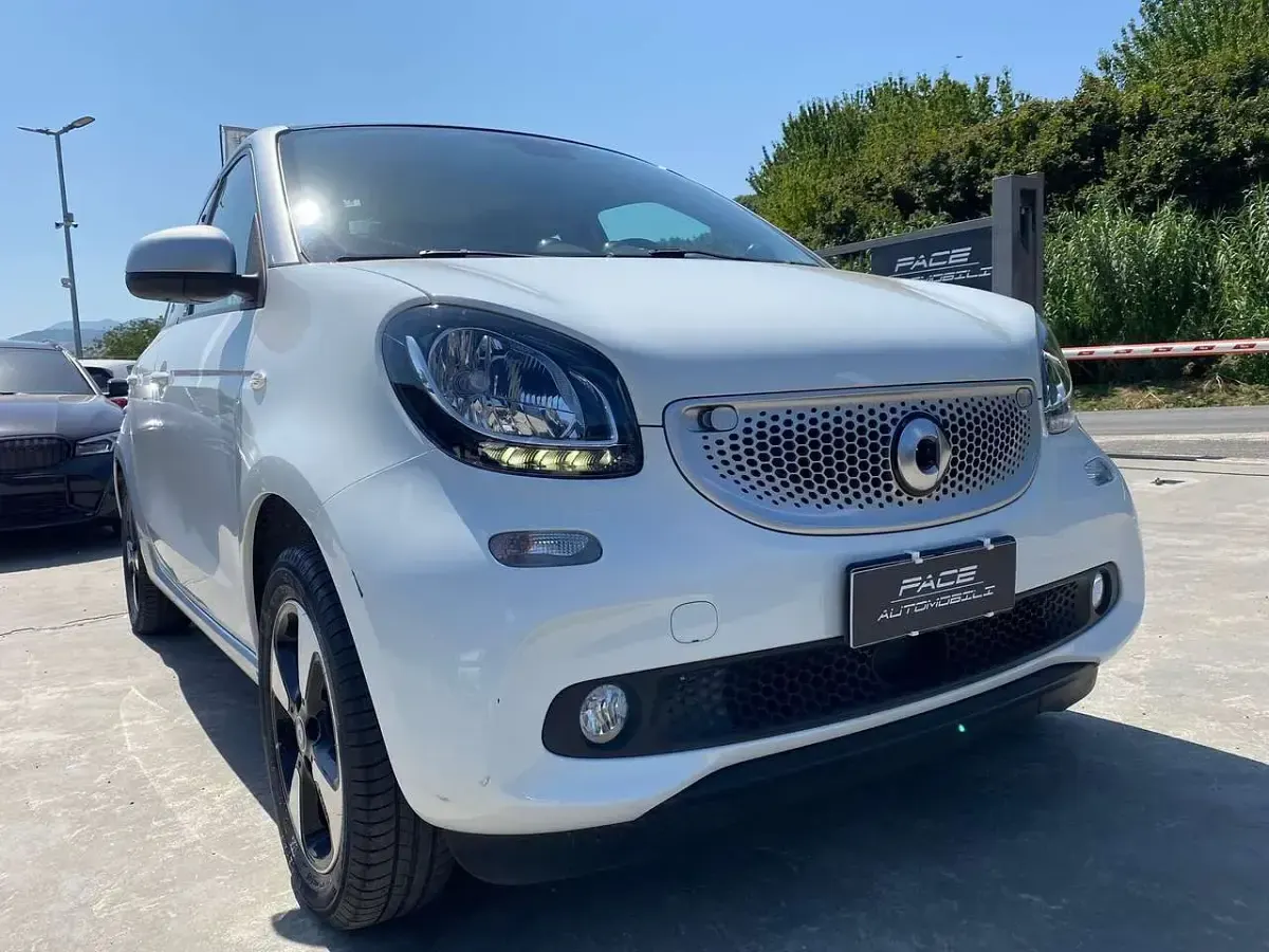 Gebraucht Smart ForFour Passion 90 PS (66 kW) 2019 Weiß Kleinwagen