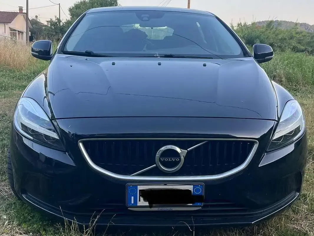 Usata Volvo V40 Kinetic 120 CV (88 kW) 2017 Nero Berlina