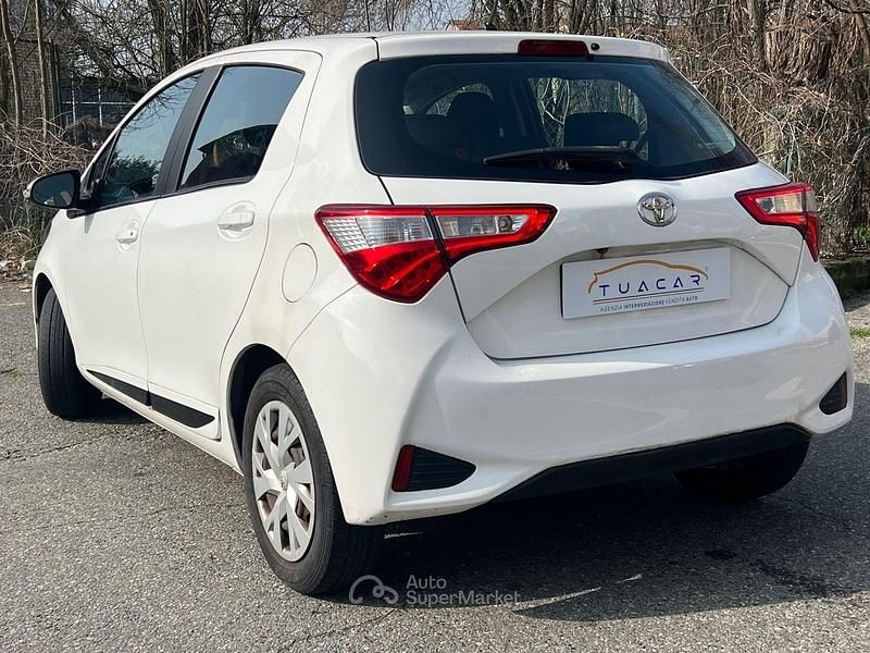 Usata Toyota Yaris Hybrid Active 101 CV (74 kW) 2018 Bianco Berlina