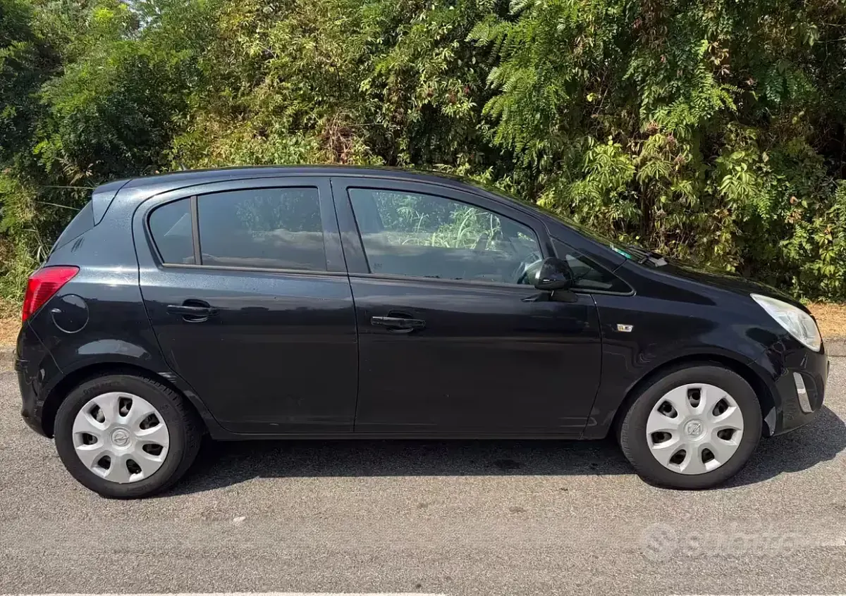 Usata Opel Corsa 86 CV (63 kW) 2013 Nero Utilitaria
