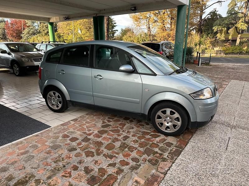 Usata Audi A2 Comfort 110 CV (80 kW) 2003 Grigio Utilitaria