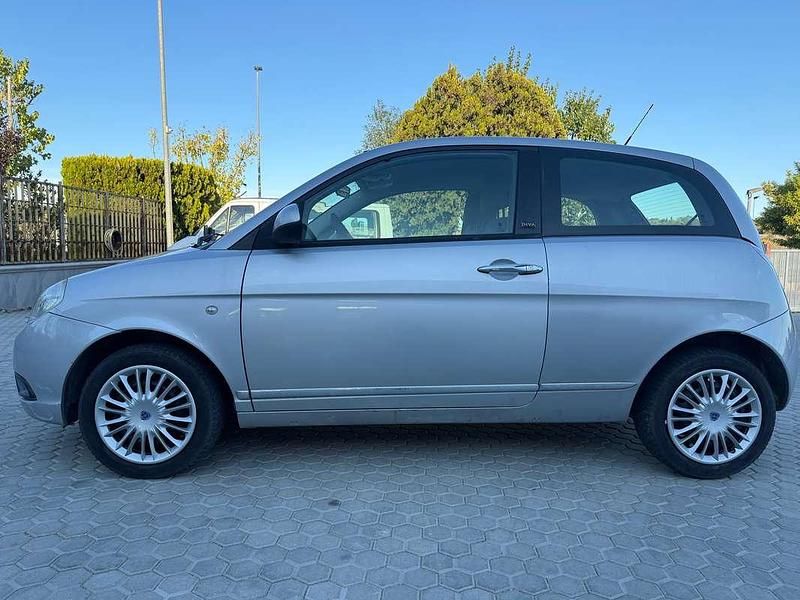 Usata Lancia Ypsilon 75 CV (55 kW) 2011 Grigio Utilitaria