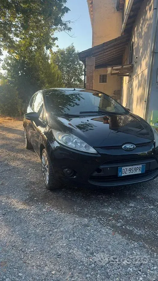 Usata Ford Fiesta 97 CV (71 kW) 2010 Nero Berlina