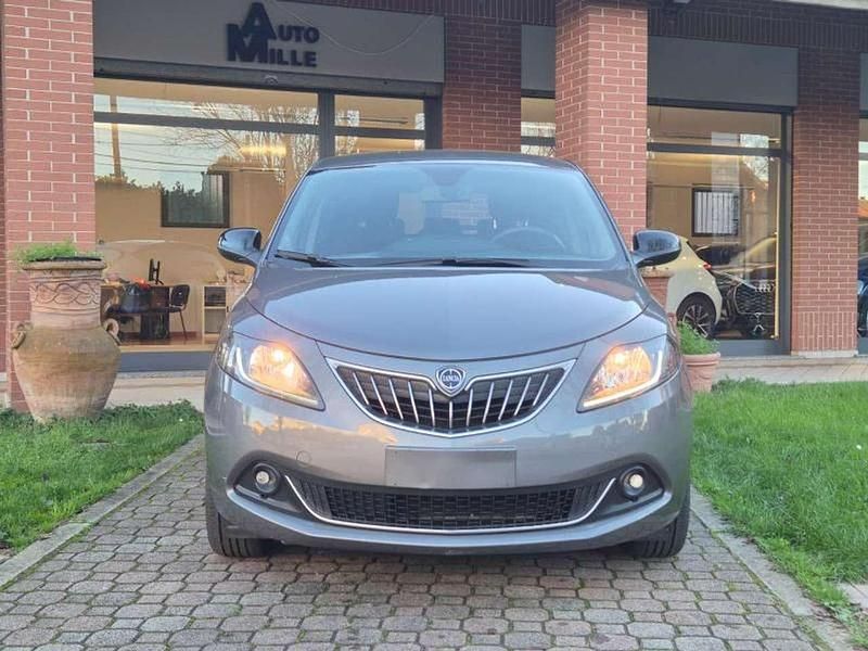 Usata Lancia Ypsilon Gold 69 CV (50 kW) 2022 Grigio Utilitaria