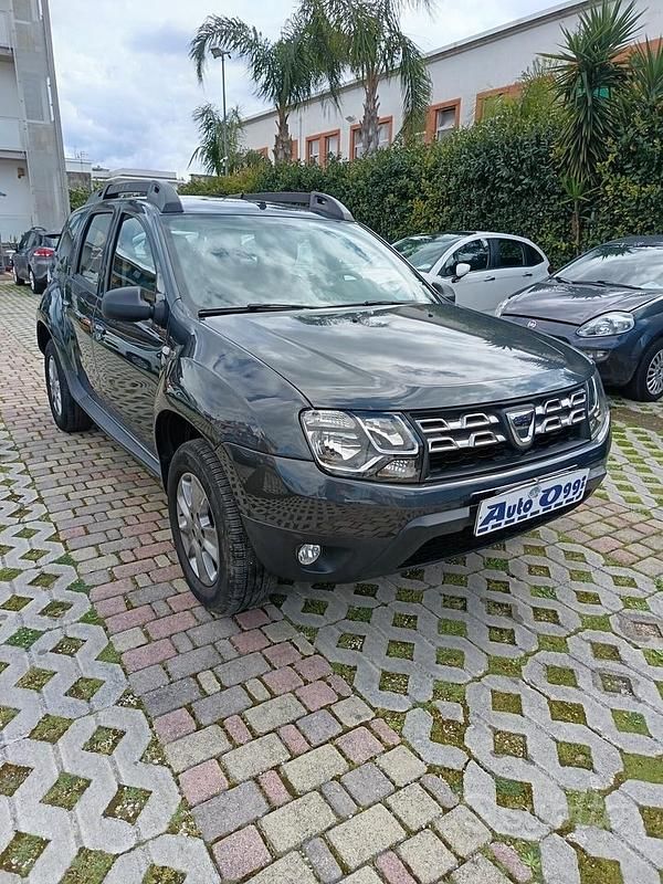 Usata Dacia Duster Lauréate 110 CV (80 kW) 2017 Grigio SUV