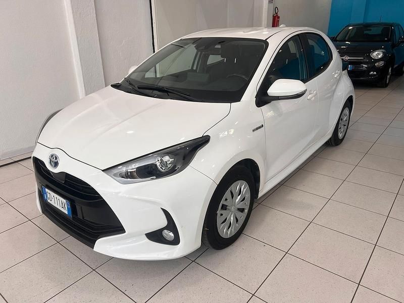 Usata Toyota Yaris Hybrid Business Edition 92 CV (67 kW) 2020 Bianco Berlina