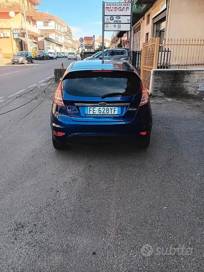 Usata Ford Fiesta Titanium 75 CV (55 kW) 2016 Blu Utilitaria