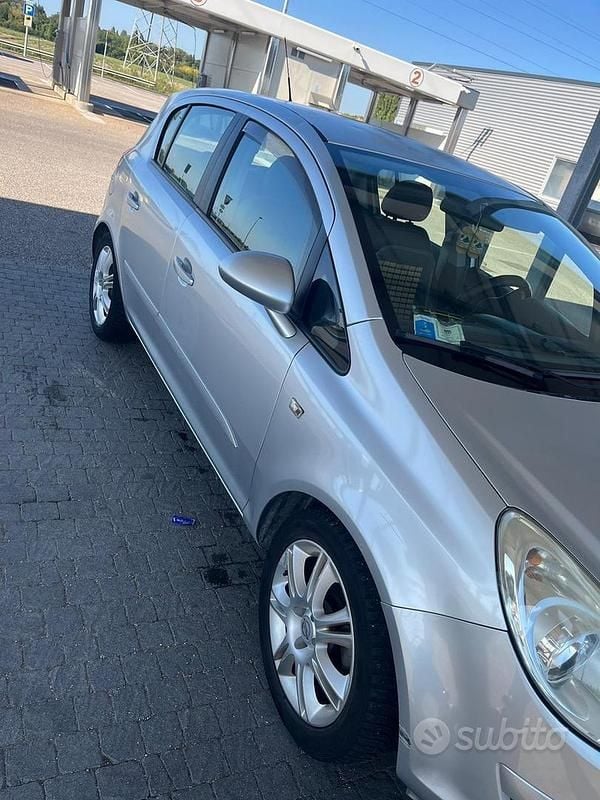Usata Opel Corsa 90 CV (66 kW) 2007 Grigio Berlina