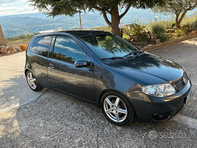 Usata Fiat Punto 69 CV (50 kW) 2009 Berlina