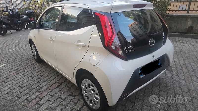 Usata Toyota Aygo X-wave 72 CV (52 kW) 2020 Bianco Utilitaria