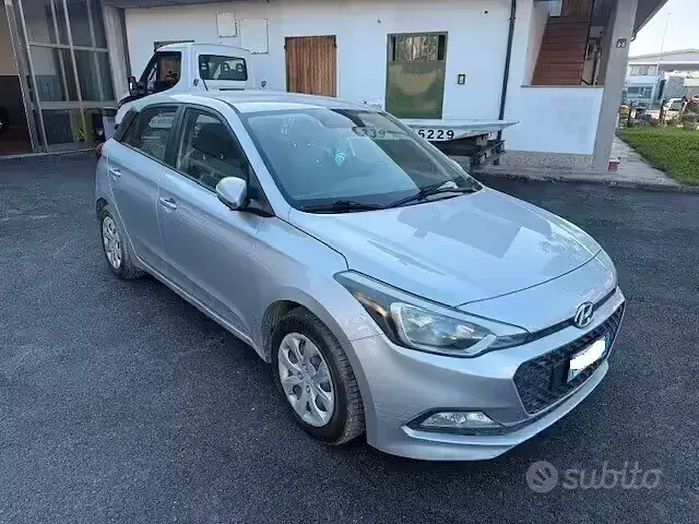 Usata Hyundai i20 Classic 75 CV (55 kW) 2015 Grigio Berlina
