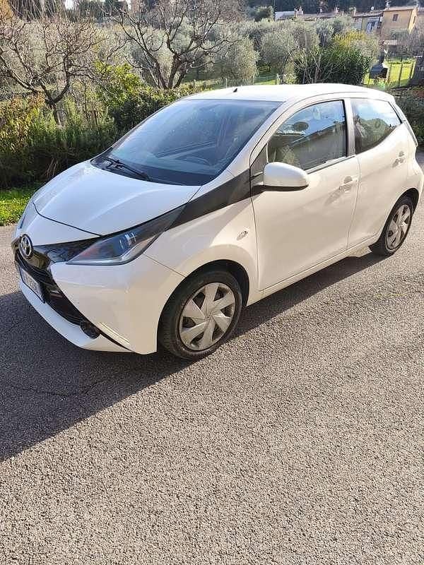Usata Toyota Aygo Business Edition 69 CV (50 kW) 2018 Bianco Utilitaria