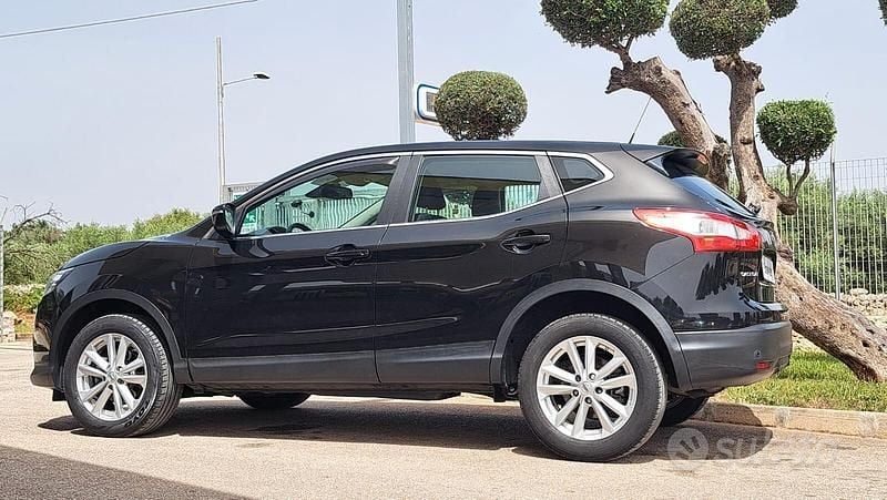 Usata Nissan Qashqai Acenta 110 CV (80 kW) 2015 Nero SUV