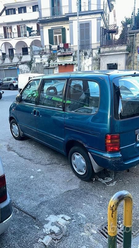 Usata Nissan Serena 75 CV (55 kW) 1996 Verde Monovolume