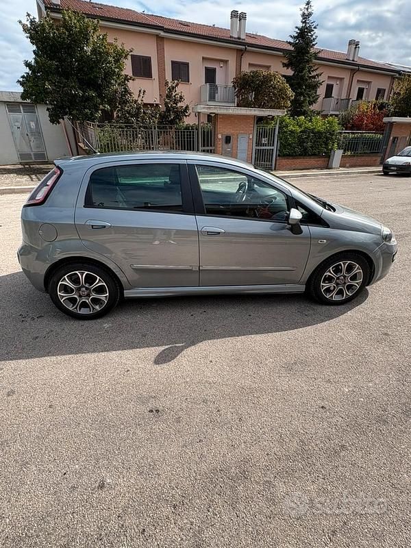 Usata Fiat Punto Dynamic 85 CV (62 kW) 2023 Grigio Utilitaria