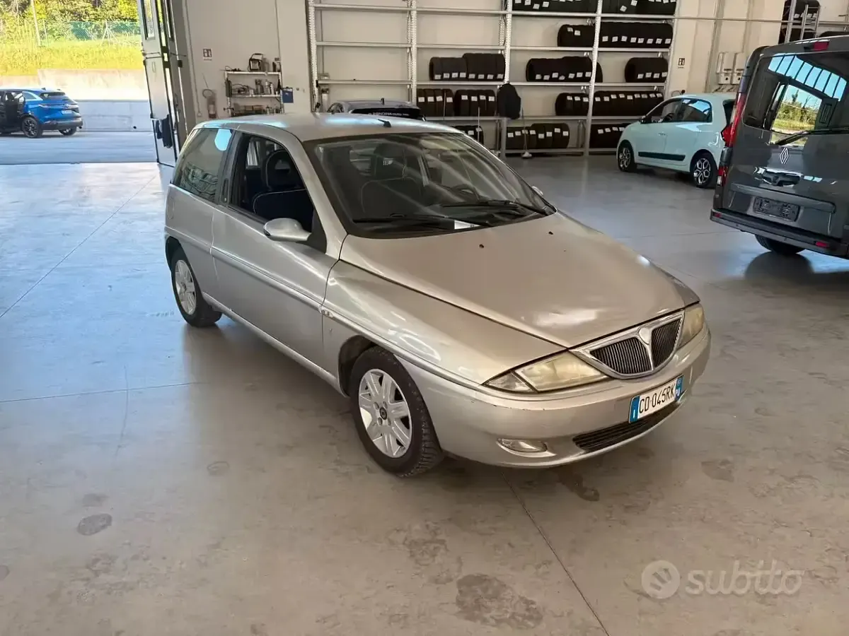 Gebraucht Lancia Ypsilon 60 PS (44 kW) 2002 Grau Kleinwagen