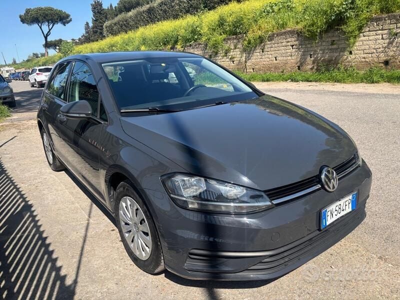 Usata VW Golf VII 110 CV (80 kW) 2018 Grigio Utilitaria